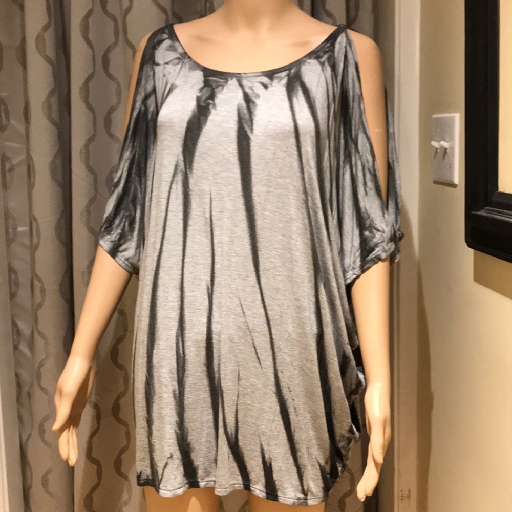 BNWOT Size S Enti Glamour Cold Shoulder Grey Top